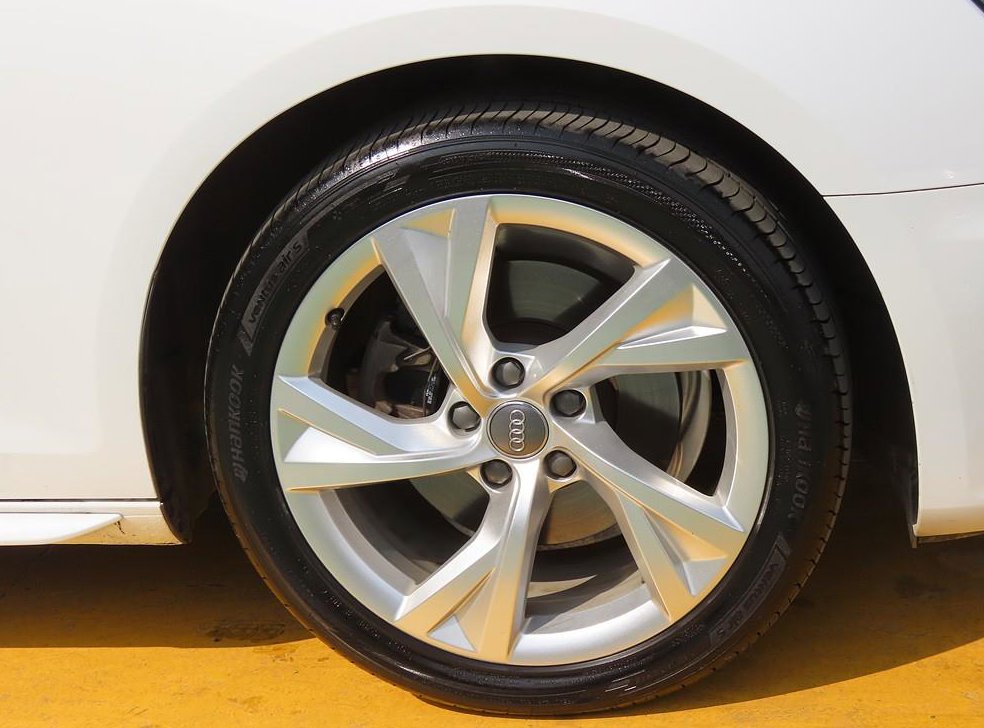 아우디 A4 40 TFSI 프리미엄 사진 20