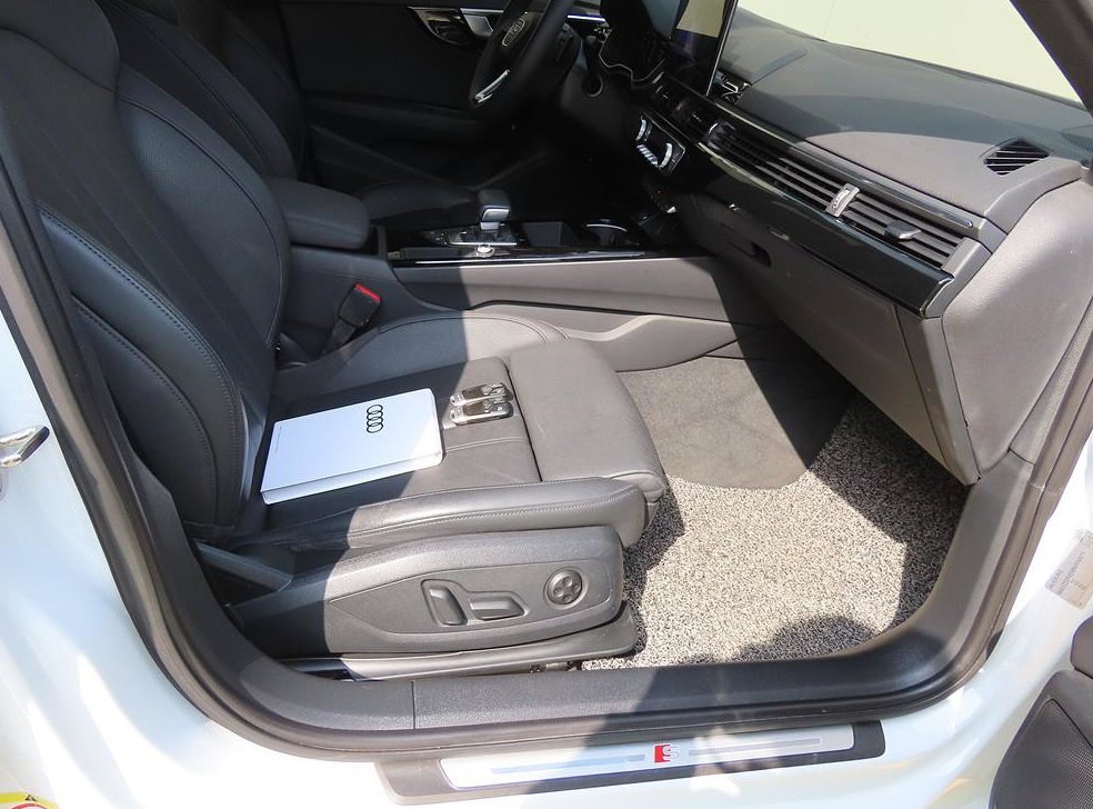 아우디 A4 40 TFSI 프리미엄 사진 6