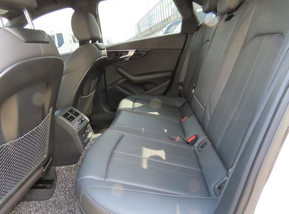 아우디 A4 40 TFSI 프리미엄 사진 7