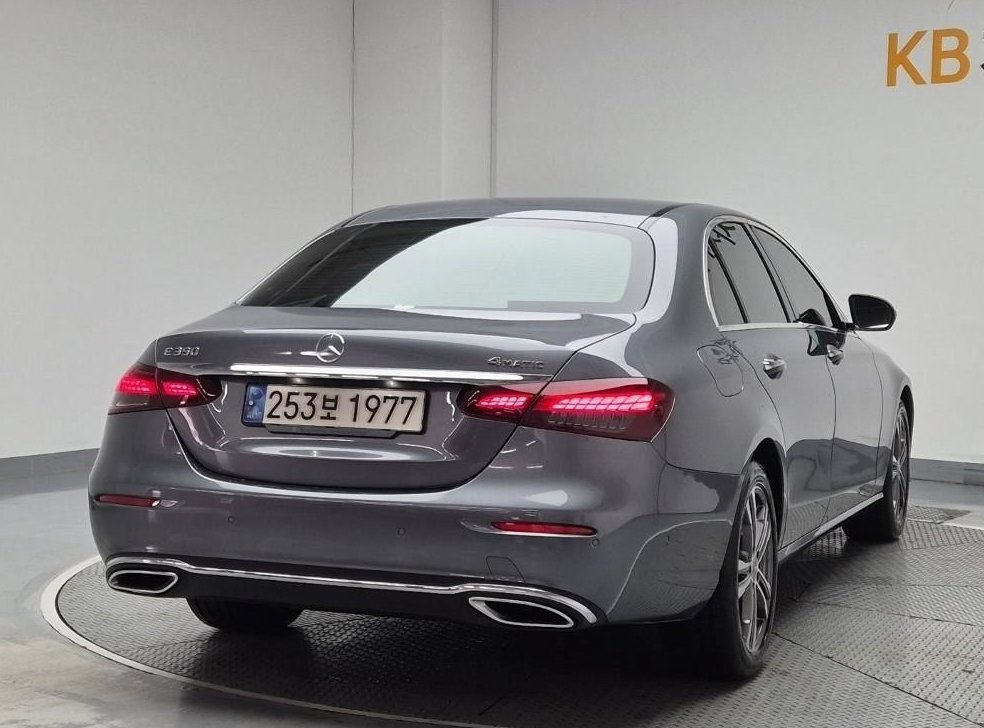 벤츠 E 클래스 E350 4MATIC 아방가르드 사진 3