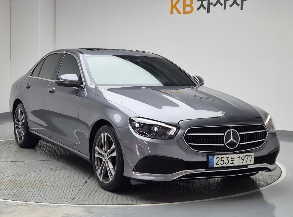벤츠 E 클래스 E350 4MATIC 아방가르드 사진 4