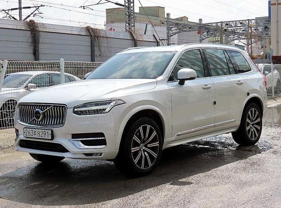 볼보 XC90 2.0 D5 AWD