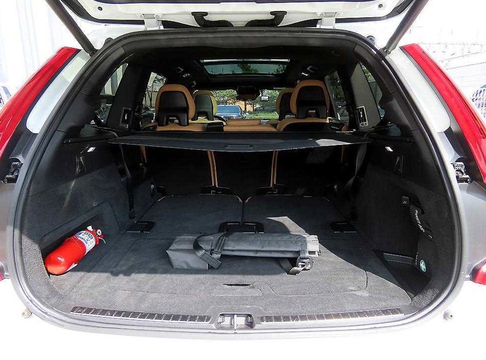 볼보 XC90 2.0 D5 AWD 사진 17
