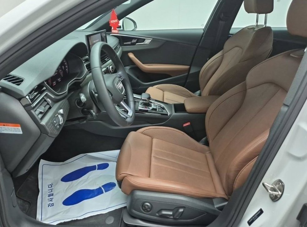 아우디 A4 40 TFSI 프리미엄 사진 11