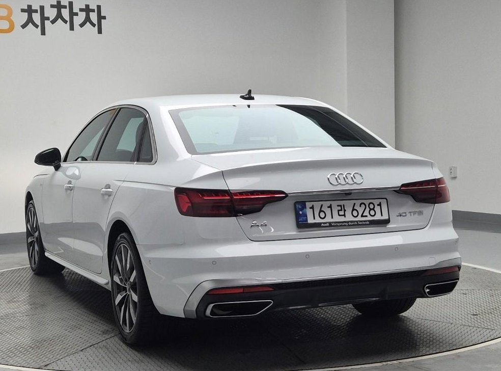 아우디 A4 40 TFSI 프리미엄 사진 2