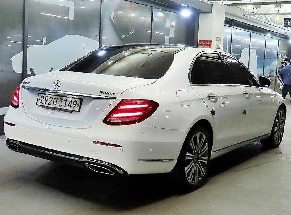 벤츠 E 클래스 E450 4MATIC 익스클루시브 사진 4