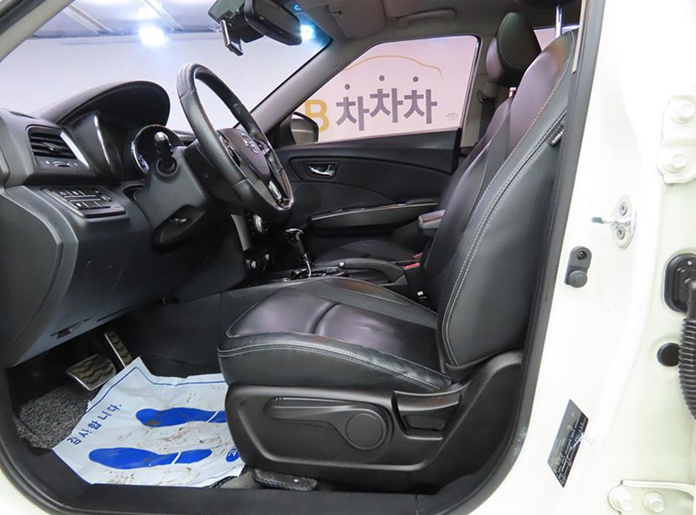 KG모빌리티(쌍용)  티볼리 디젤 2WD 1.6 LX 사진 5