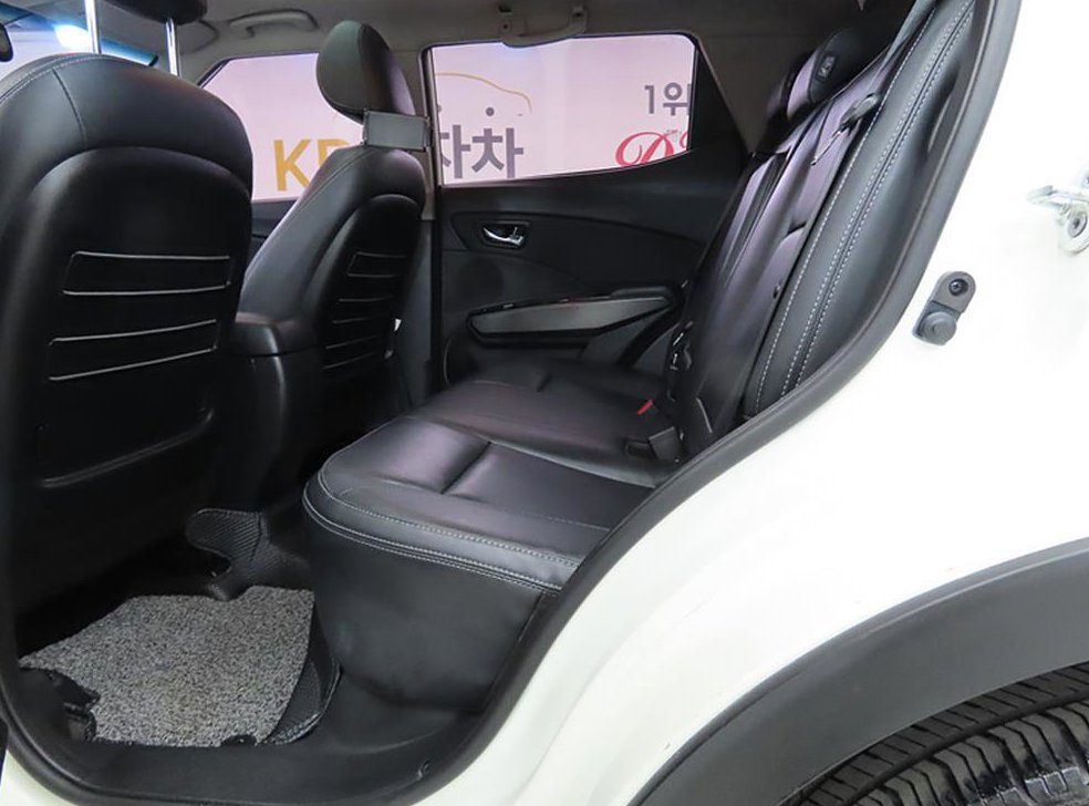 KG모빌리티(쌍용)  티볼리 디젤 2WD 1.6 LX 사진 6