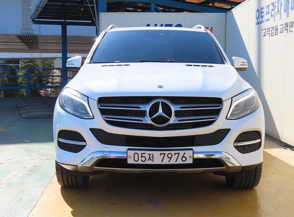 벤츠 GLE 클래스 GLE 350 d 4MATIC 사진 2