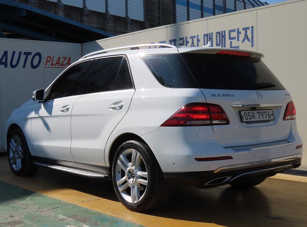 벤츠 GLE 클래스 GLE 350 d 4MATIC 사진 3