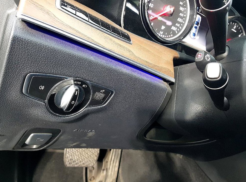 벤츠 E 클래스 E220d 4MATIC 익스클루시브 사진 10