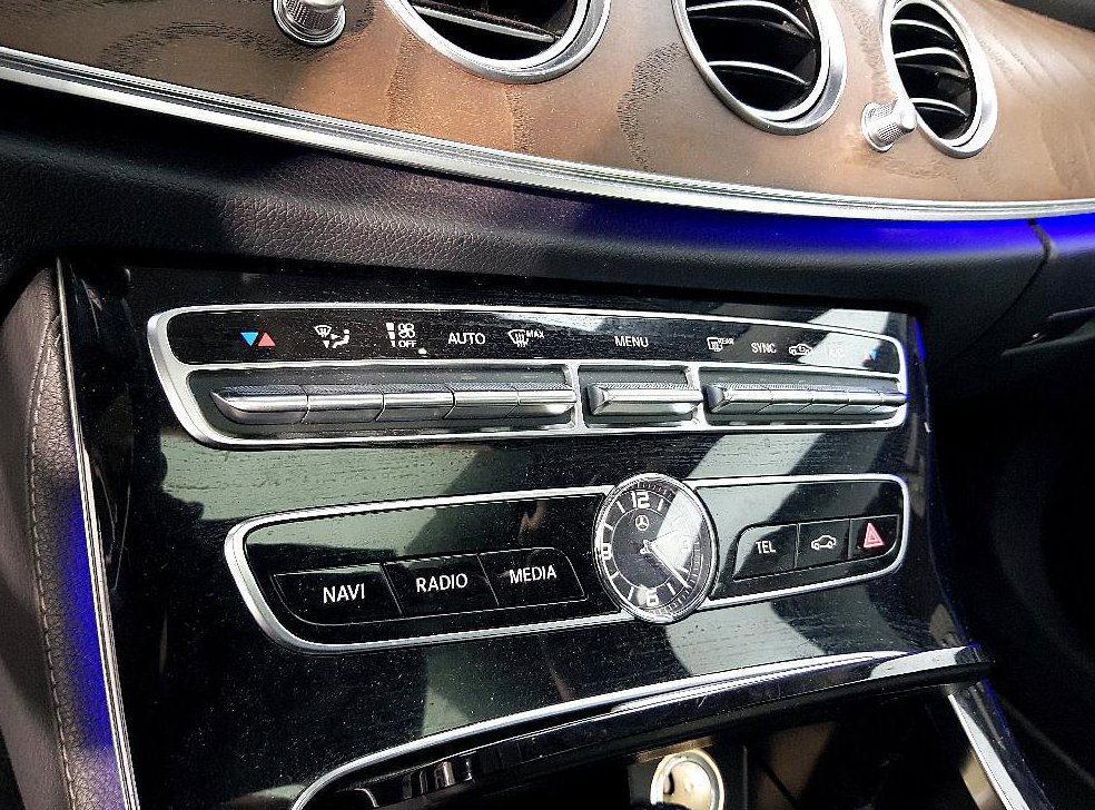 벤츠 E 클래스 E220d 4MATIC 익스클루시브 사진 11