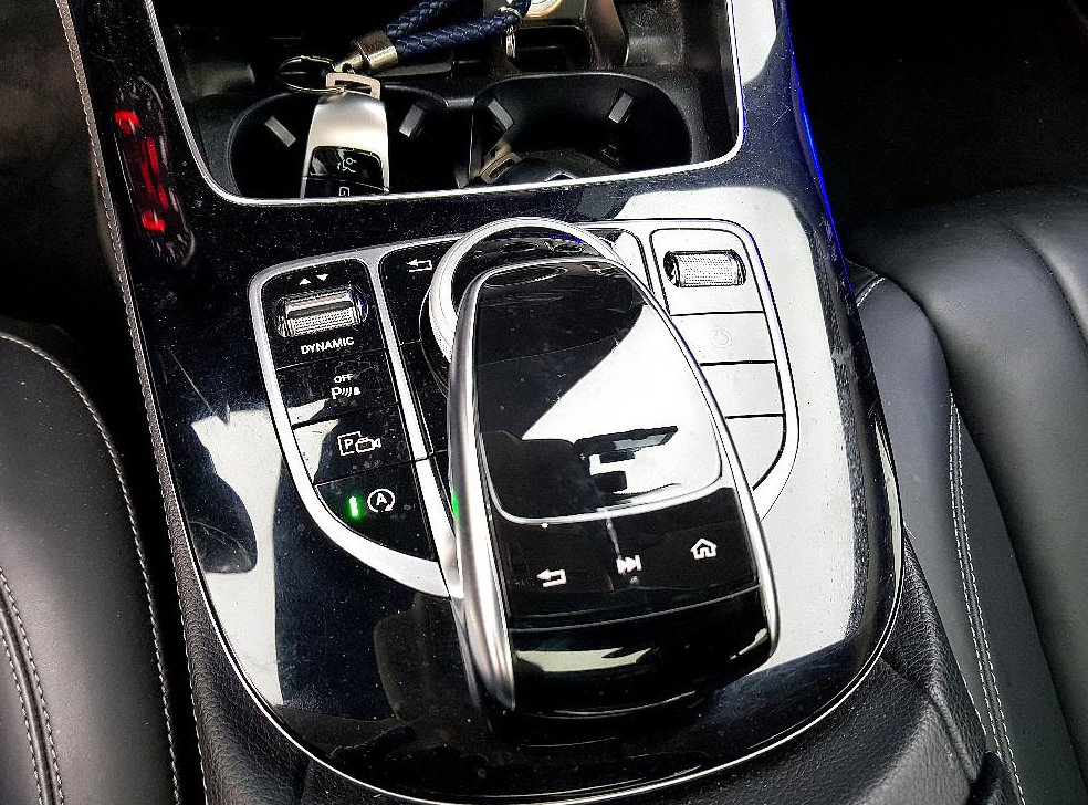 벤츠 E 클래스 E220d 4MATIC 익스클루시브 사진 12