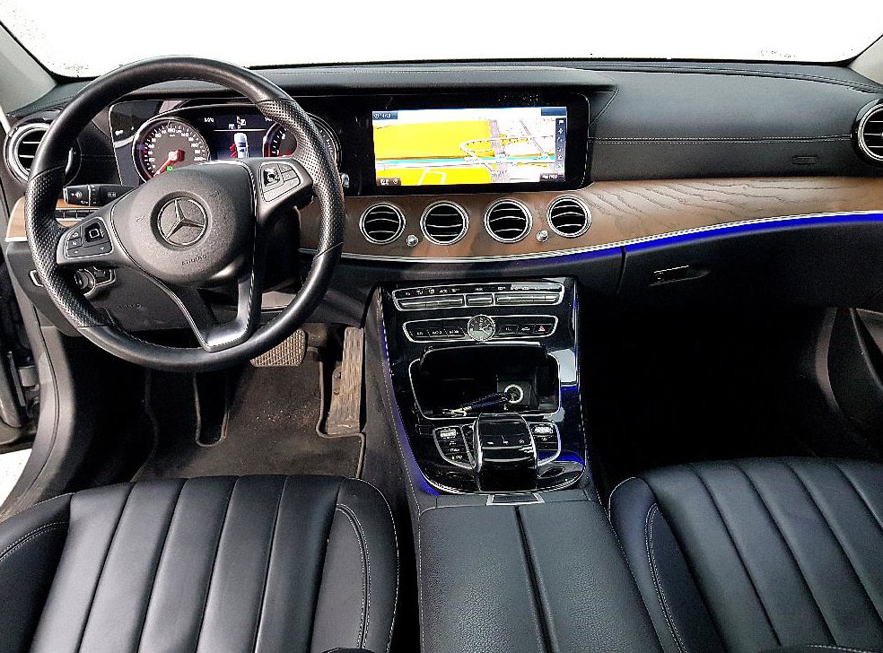 벤츠 E 클래스 E220d 4MATIC 익스클루시브 사진 5