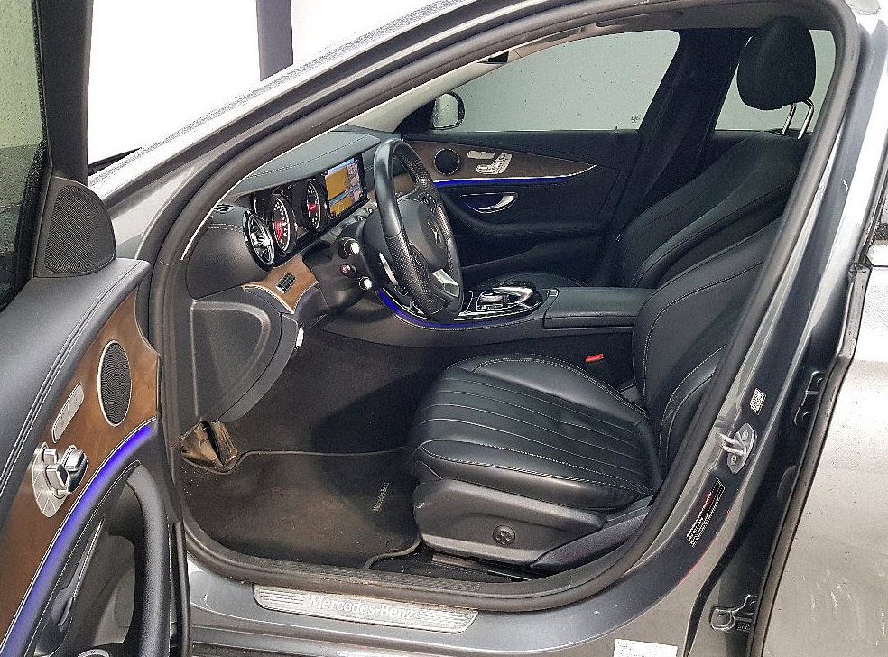벤츠 E 클래스 E220d 4MATIC 익스클루시브 사진 7