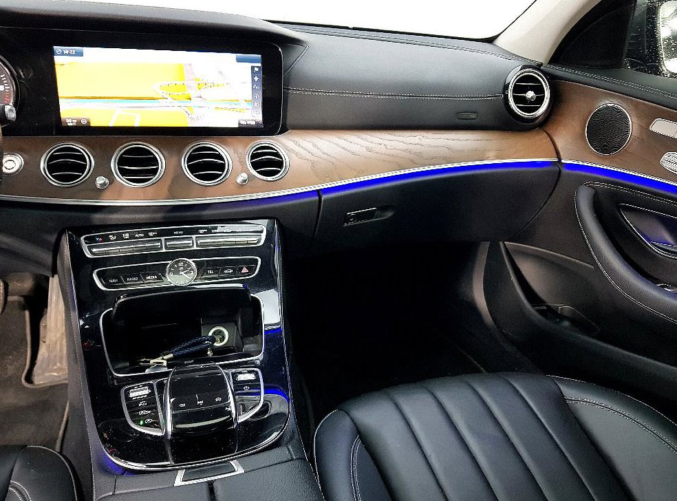 벤츠 E 클래스 E220d 4MATIC 익스클루시브 사진 9
