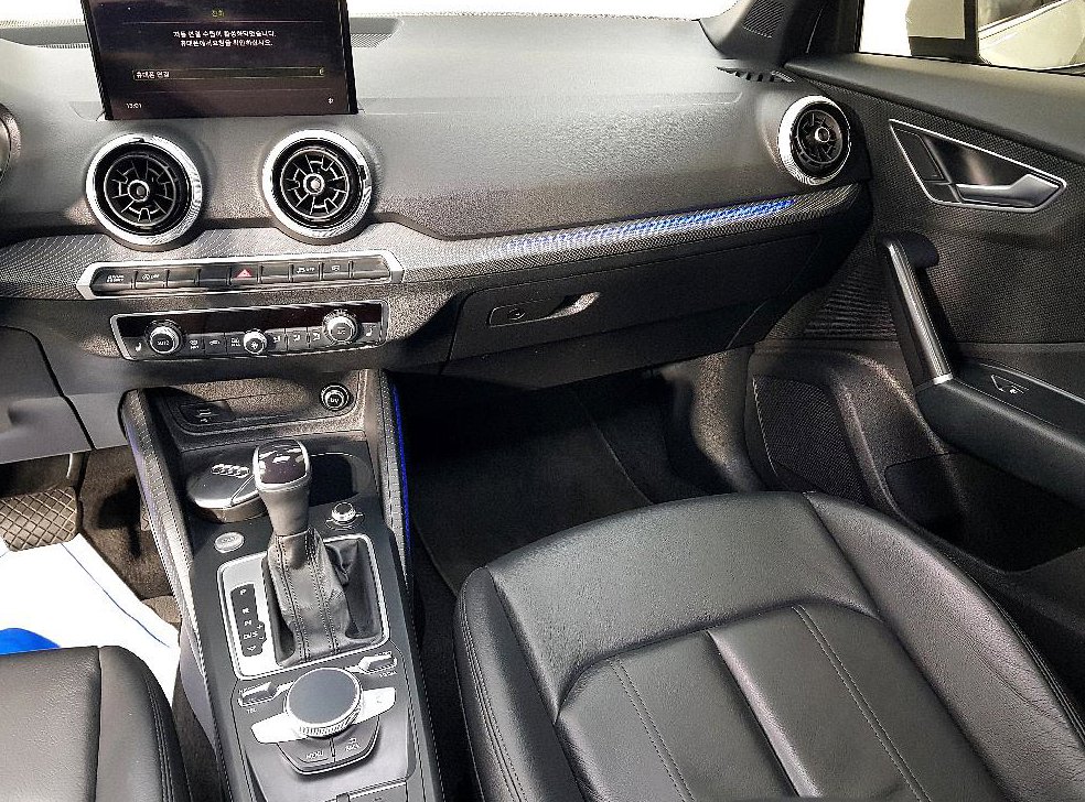 아우디 Q2 35 TDI 프리미엄 사진 10