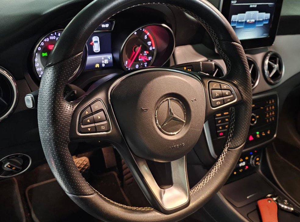 벤츠 GLA 클래스 GLA200 D 사진 9