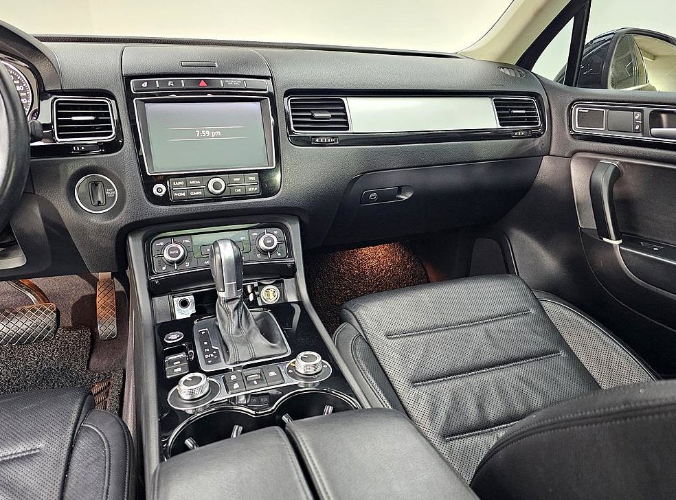 폭스바겐 투아렉 V6 3.0 TDI 블루모션 프리미엄 사진 10