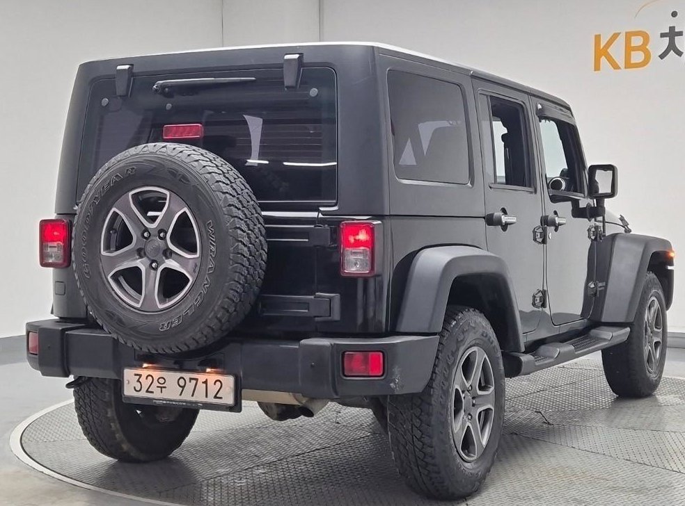 지프 랭글러 2.8 루비콘 4DR 사진 4