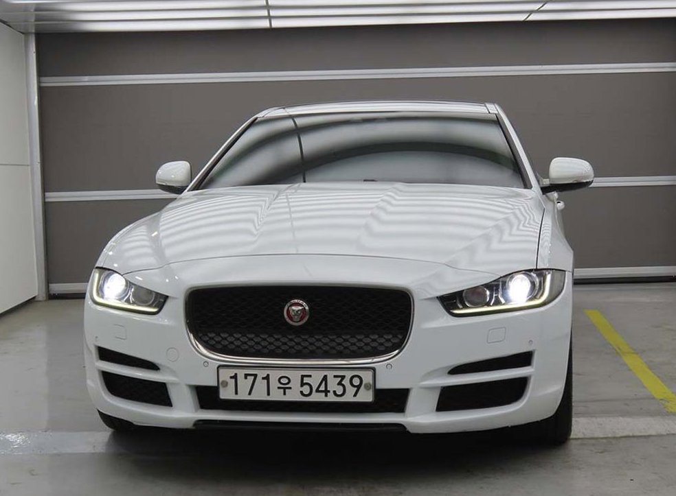 재규어 XE 2.0D 포트폴리오 사진 2