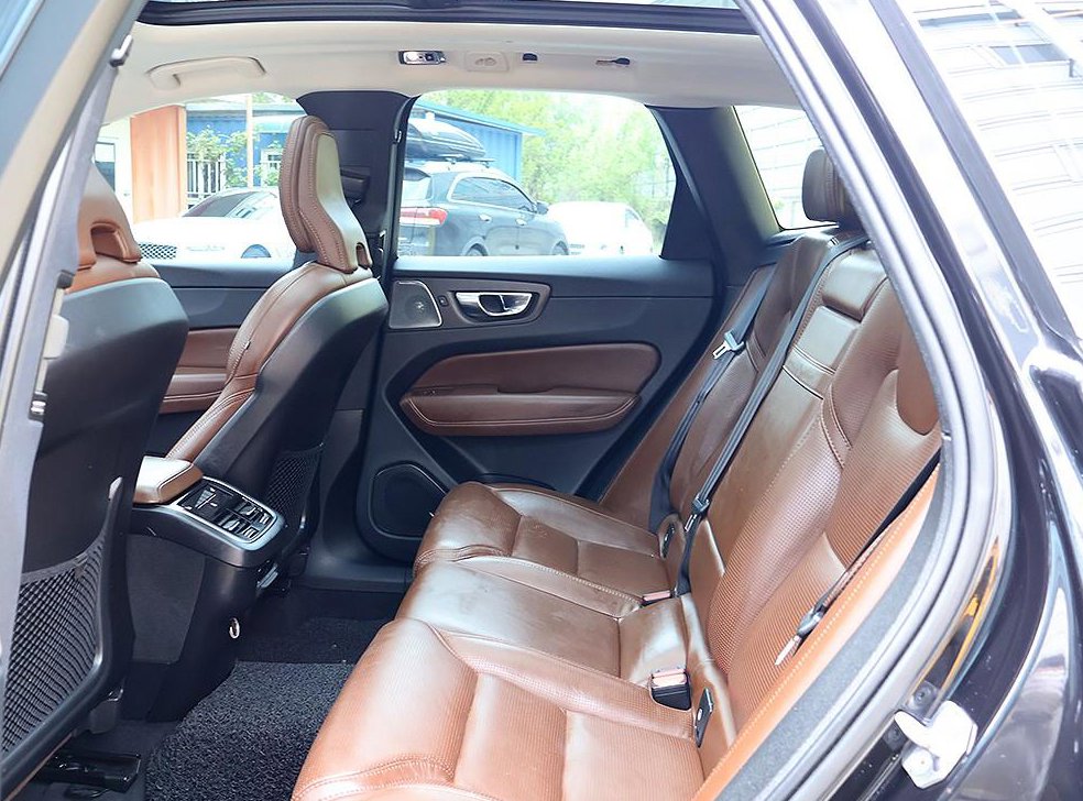 볼보 XC60 D5 AWD 인스크립션 사진 6