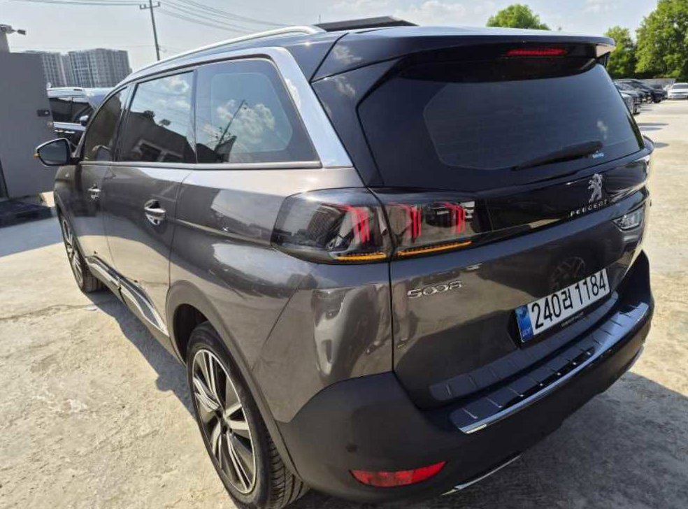 푸조 5008 1.2 Pure Tech GT 사진 2