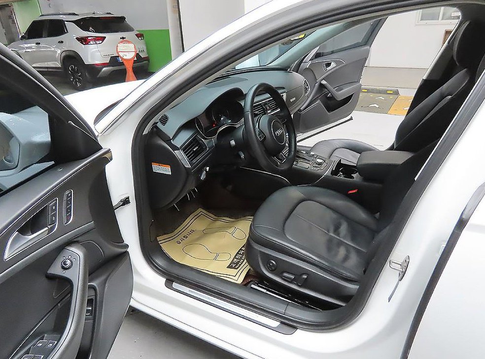 아우디 A6 2.0 TFSI 콰트로 사진 10