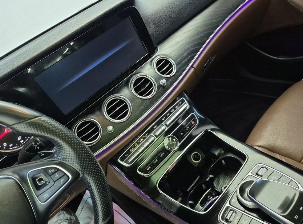 벤츠 E 클래스 E220d 아방가르드 사진 10