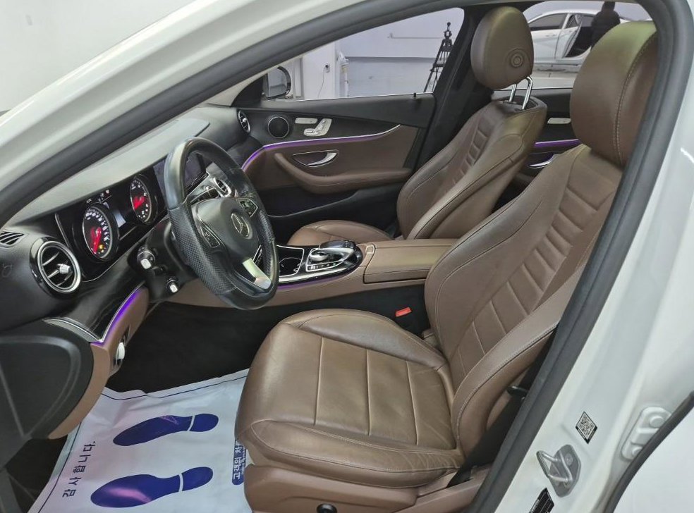 벤츠 E 클래스 E220d 아방가르드 사진 11
