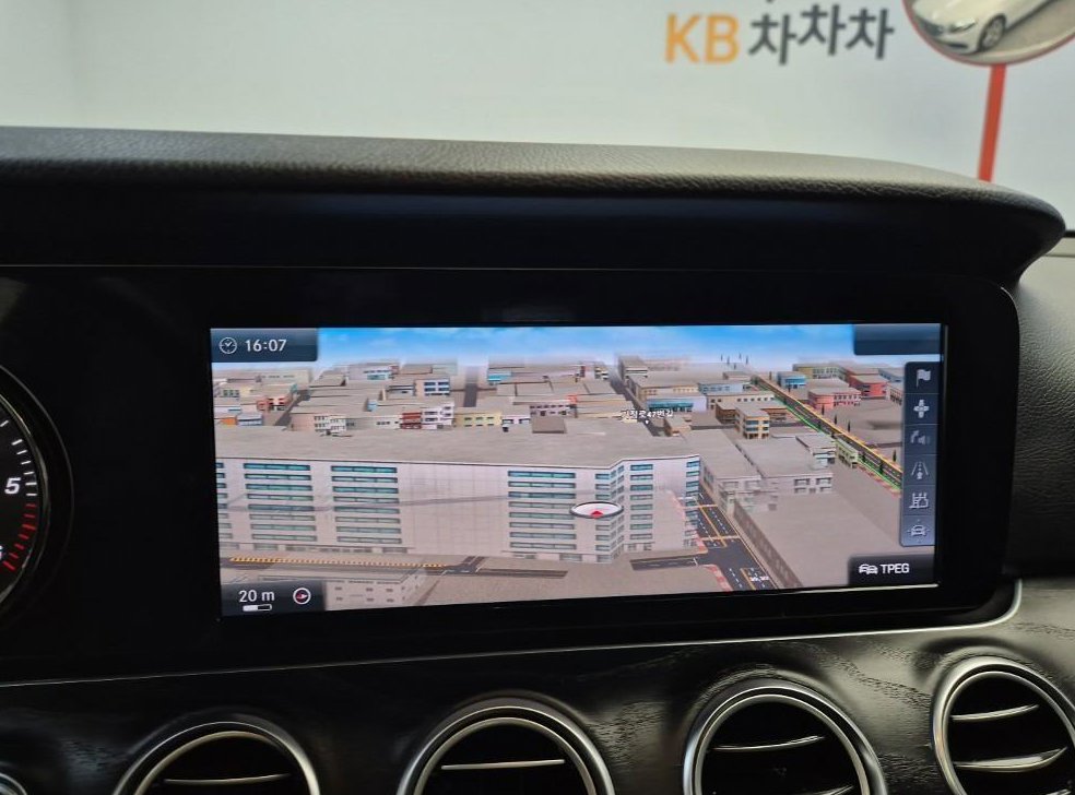 벤츠 E 클래스 E220d 아방가르드 사진 14