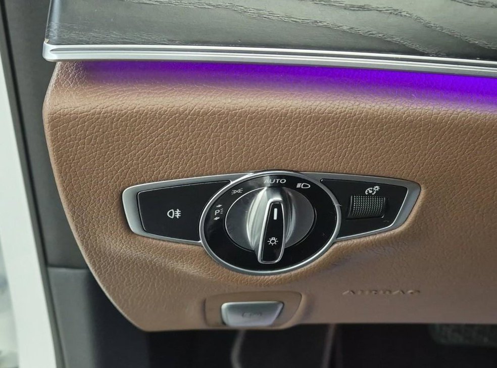 벤츠 E 클래스 E220d 아방가르드 사진 18