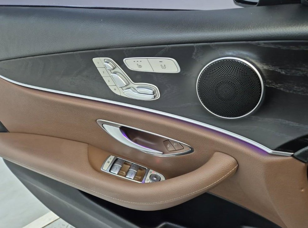 벤츠 E 클래스 E220d 아방가르드 사진 19
