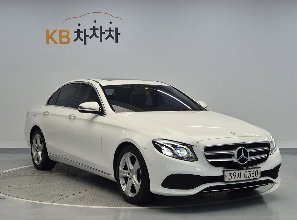 벤츠 E 클래스 E220d 아방가르드 사진 4