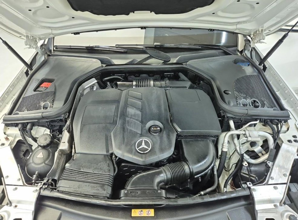 벤츠 E 클래스 E220d 아방가르드 사진 5