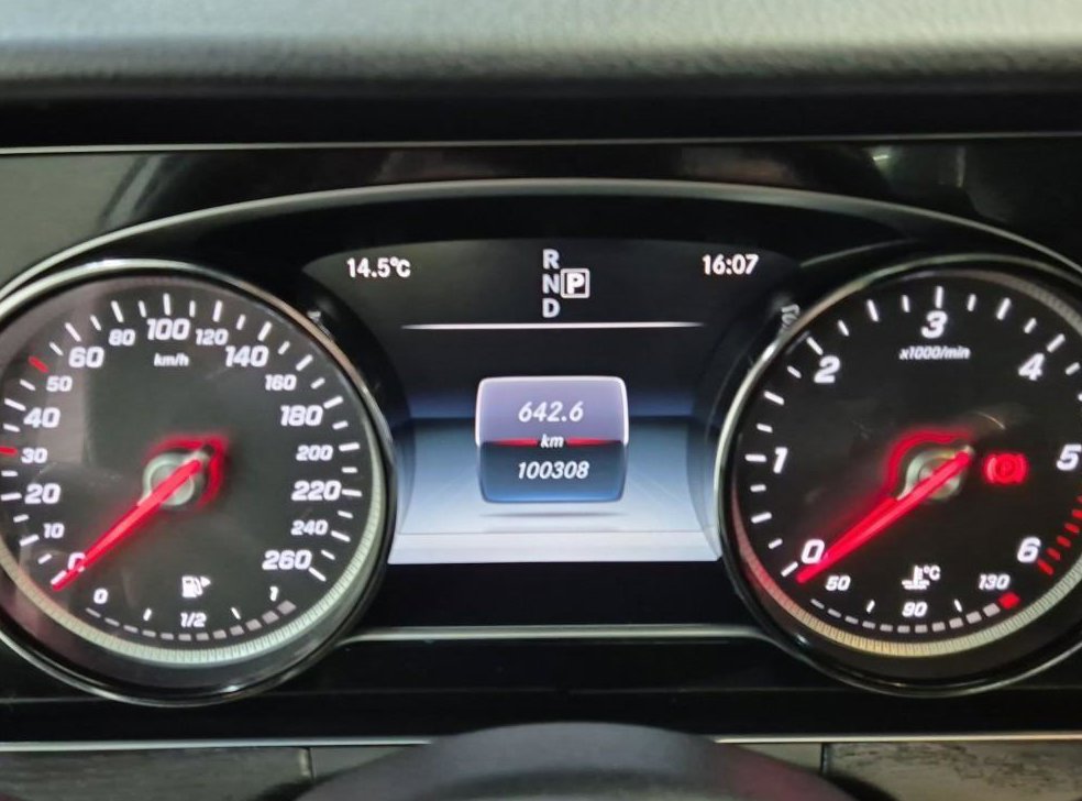 벤츠 E 클래스 E220d 아방가르드 사진 6