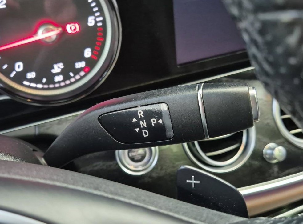 벤츠 E 클래스 E220d 아방가르드 사진 8
