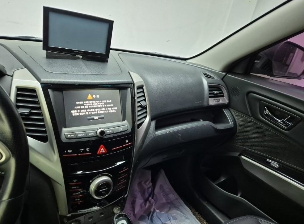KG모빌리티(쌍용)  티볼리 디젤 2WD 1.6 VX 사진 10