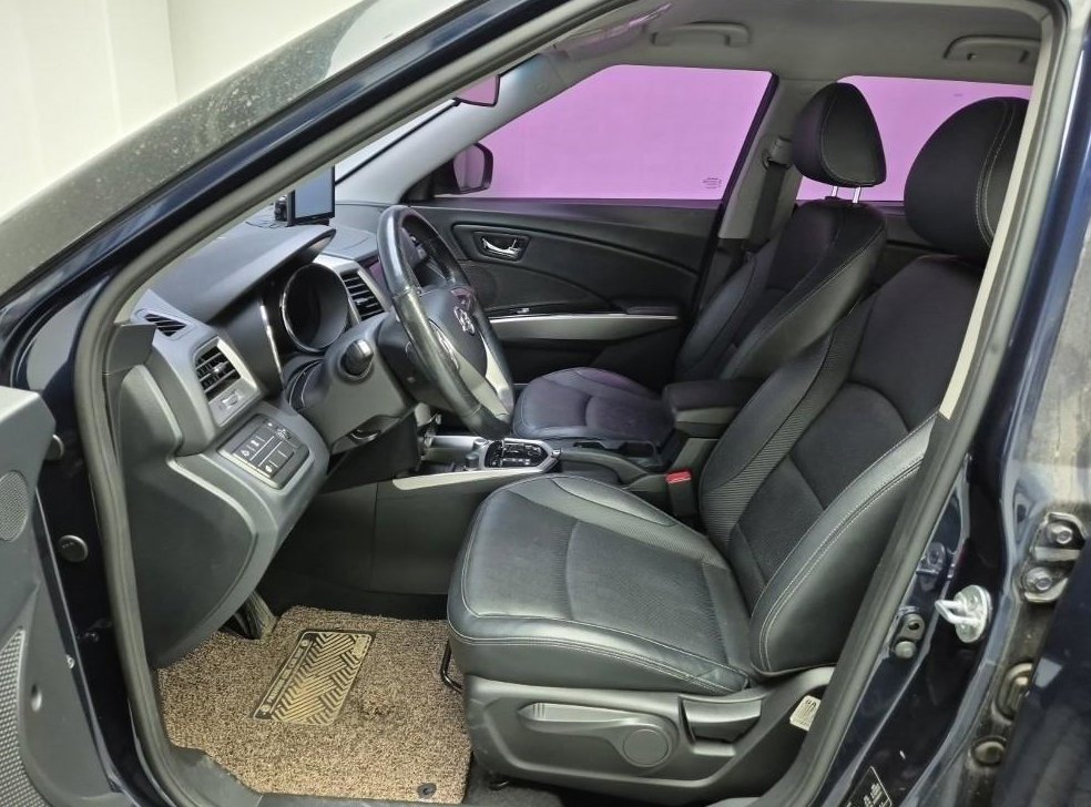 KG모빌리티(쌍용)  티볼리 디젤 2WD 1.6 VX 사진 11