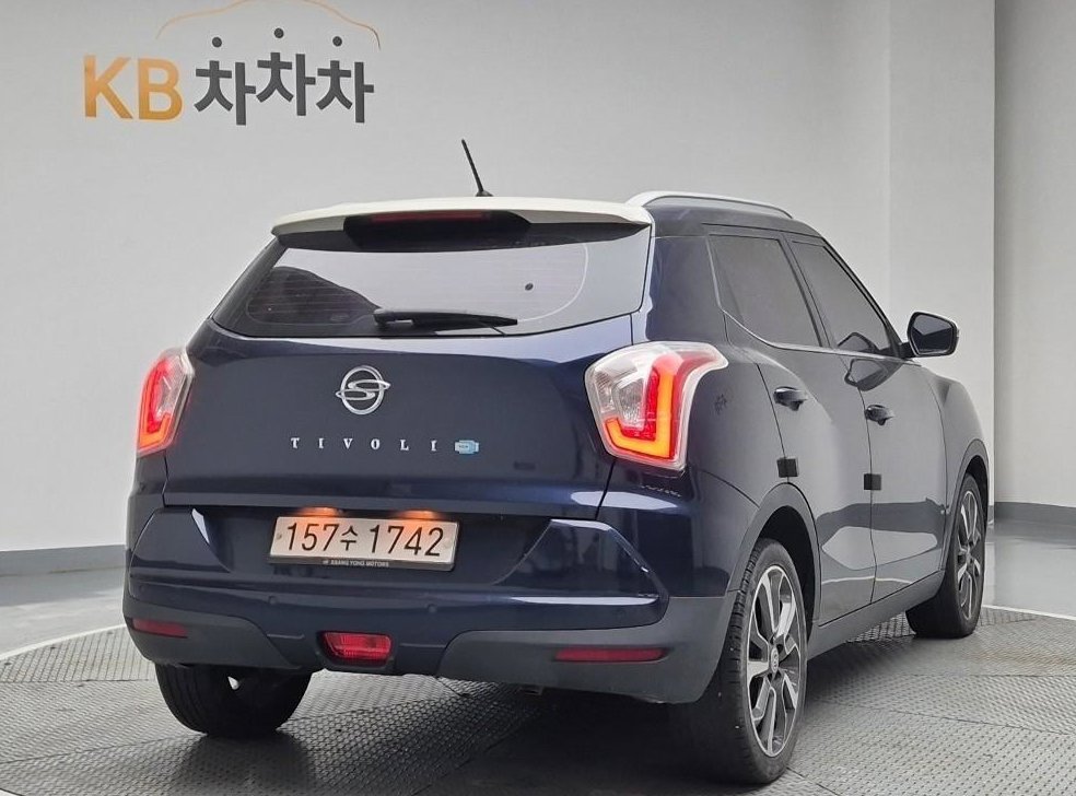 KG모빌리티(쌍용)  티볼리 디젤 2WD 1.6 VX 사진 3