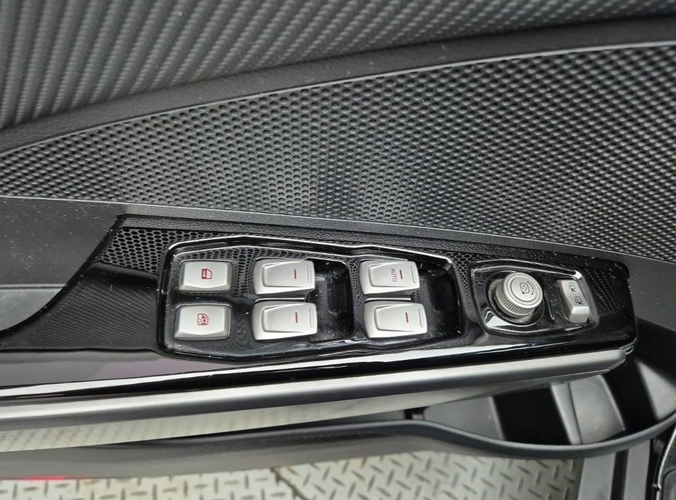 KG모빌리티(쌍용)  티볼리 디젤 2WD 1.6 LX 사진 17