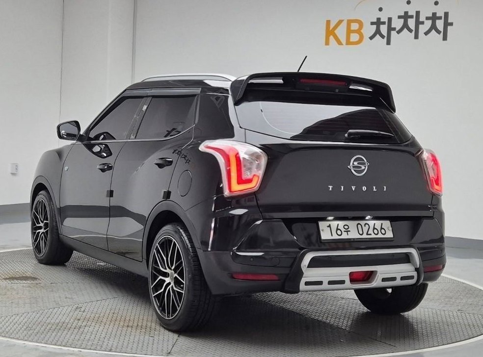 KG모빌리티(쌍용)  티볼리 디젤 2WD 1.6 LX 사진 2