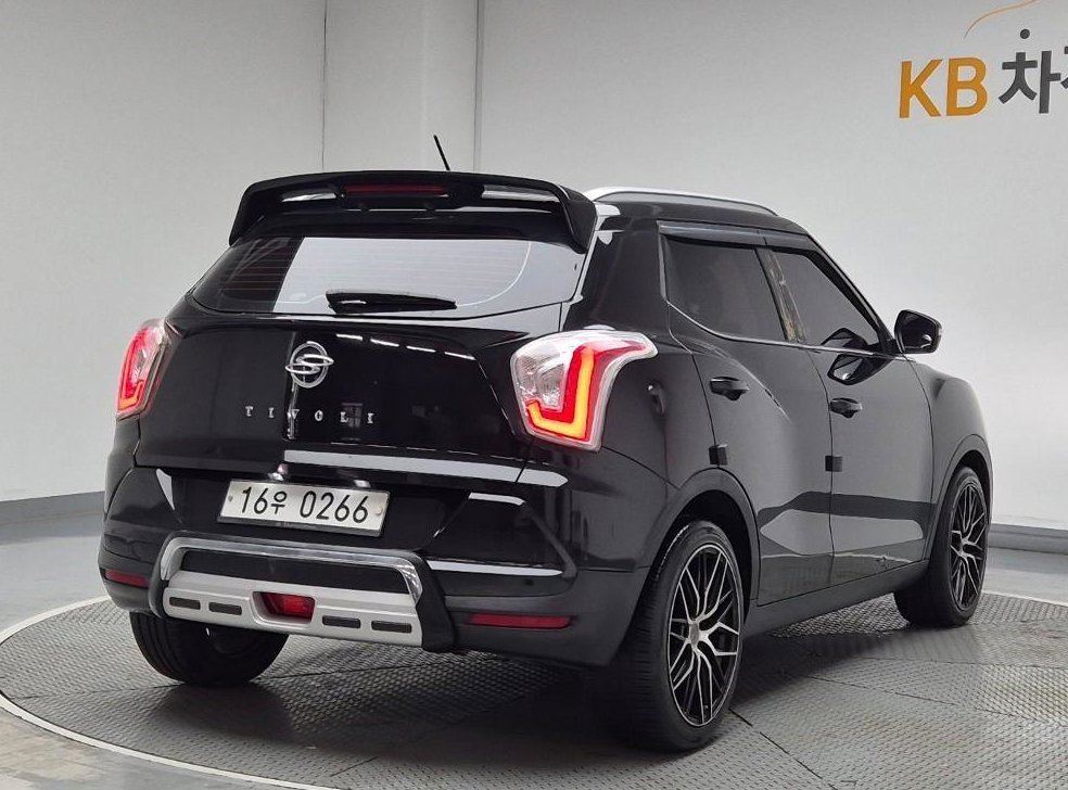 KG모빌리티(쌍용)  티볼리 디젤 2WD 1.6 LX 사진 3