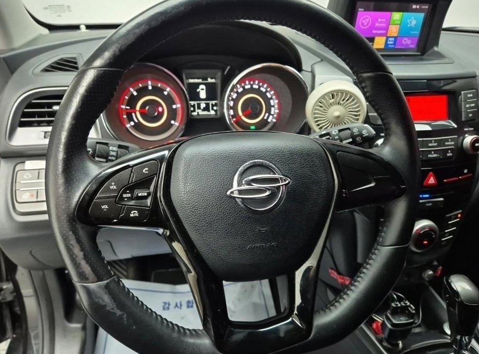 KG모빌리티(쌍용)  티볼리 디젤 2WD 1.6 LX 사진 9