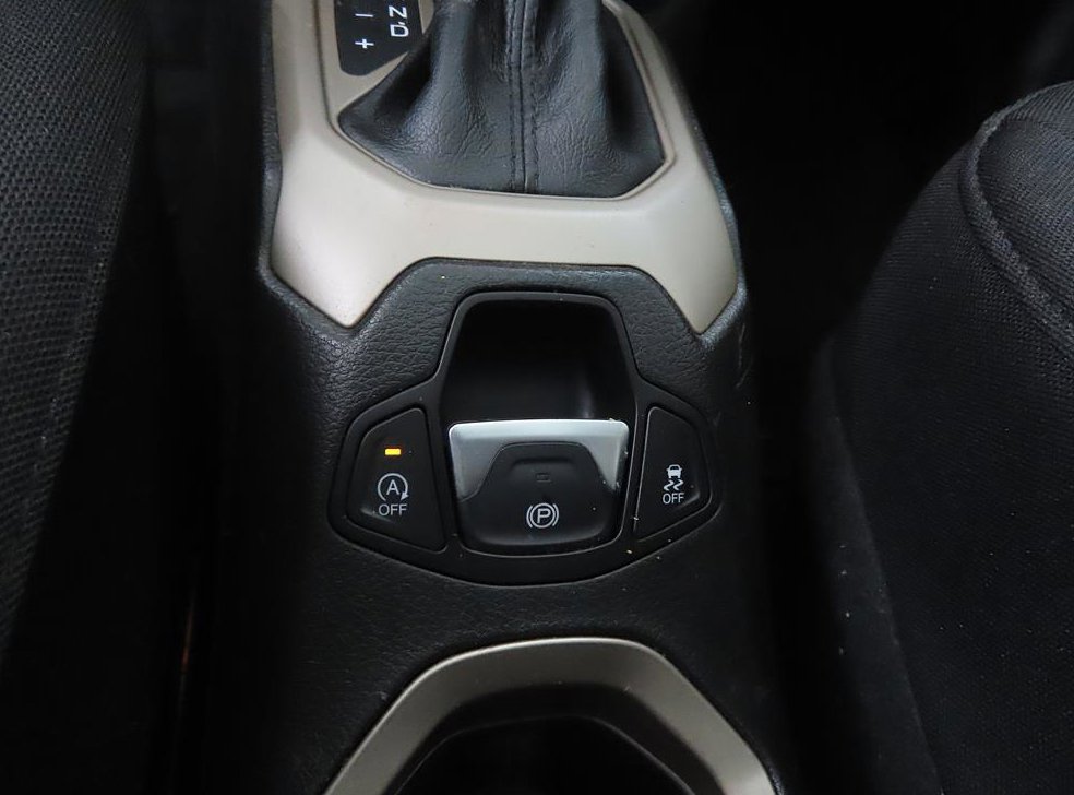 지프 레니게이드 2.0 디젤 론지튜드 AWD 사진 17