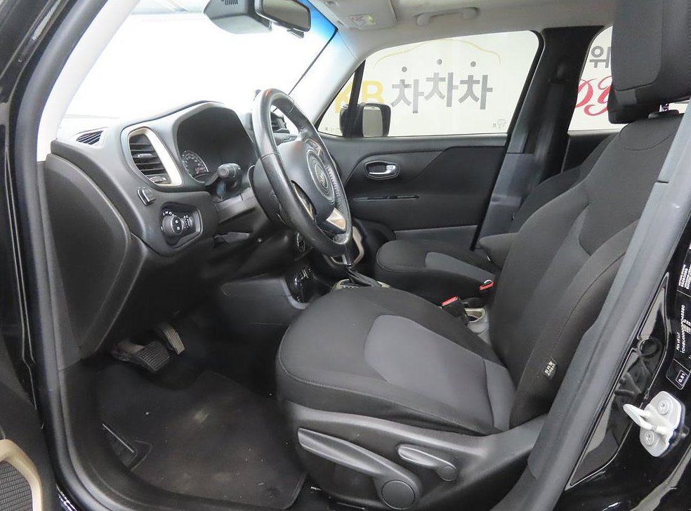 지프 레니게이드 2.0 디젤 론지튜드 AWD 사진 5
