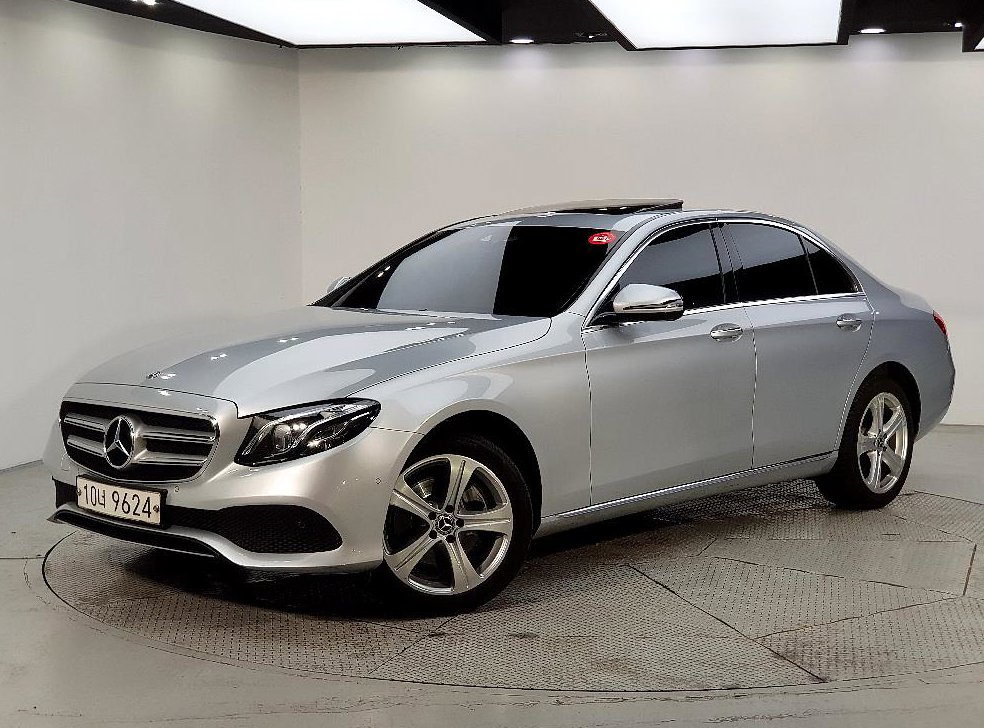 벤츠 E 클래스 E220d 4MATIC 아방가르드