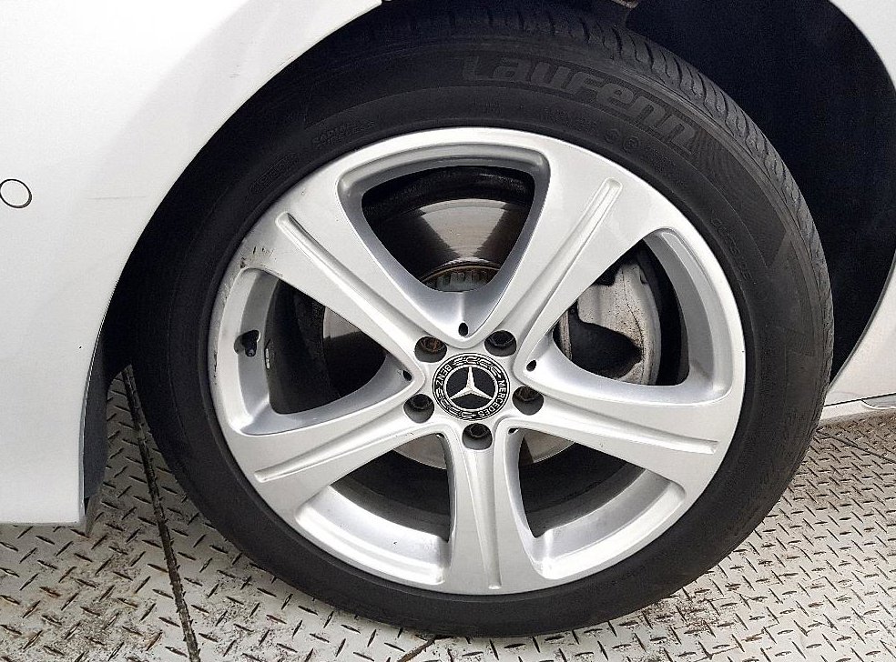벤츠 E 클래스 E220d 4MATIC 아방가르드 사진 20