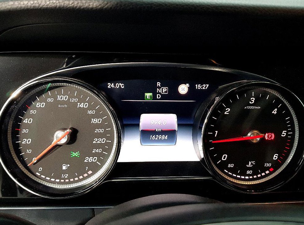 벤츠 E 클래스 E220d 4MATIC 아방가르드 사진 6