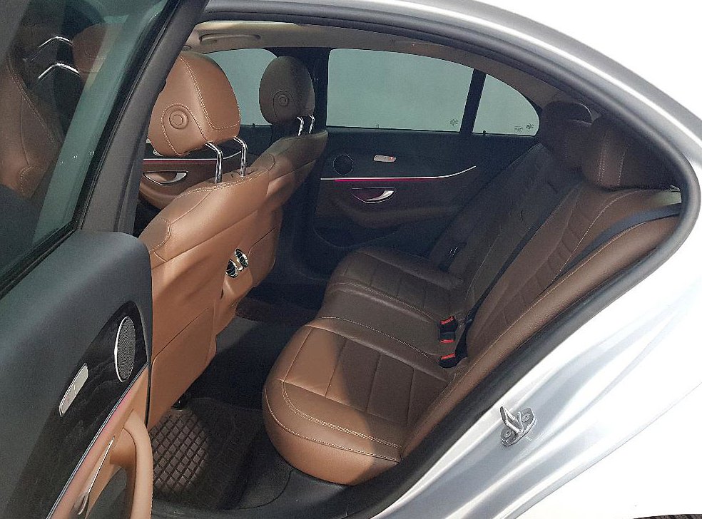 벤츠 E 클래스 E220d 4MATIC 아방가르드 사진 8